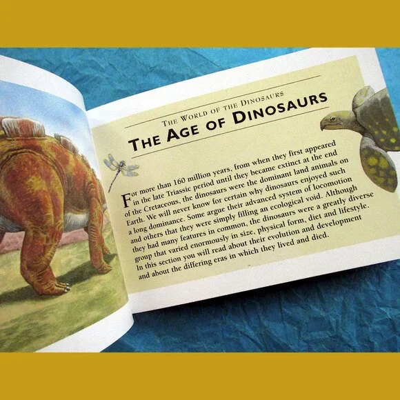 Book - The Little Guides: Dinosaurs, ed. by Dr. Paul Willis - Picture 2 of 16
